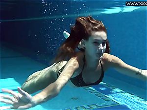 Tiffany Tatum undresses nude underwater